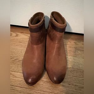 Clarks ankle leather boots